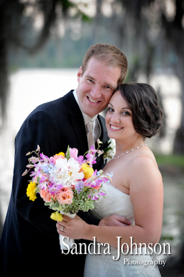 Best Lakeside wedding at Paradise Cove in Orlando, Florida - Wedding photographer - Sandra Johnson (SJFoto.com)